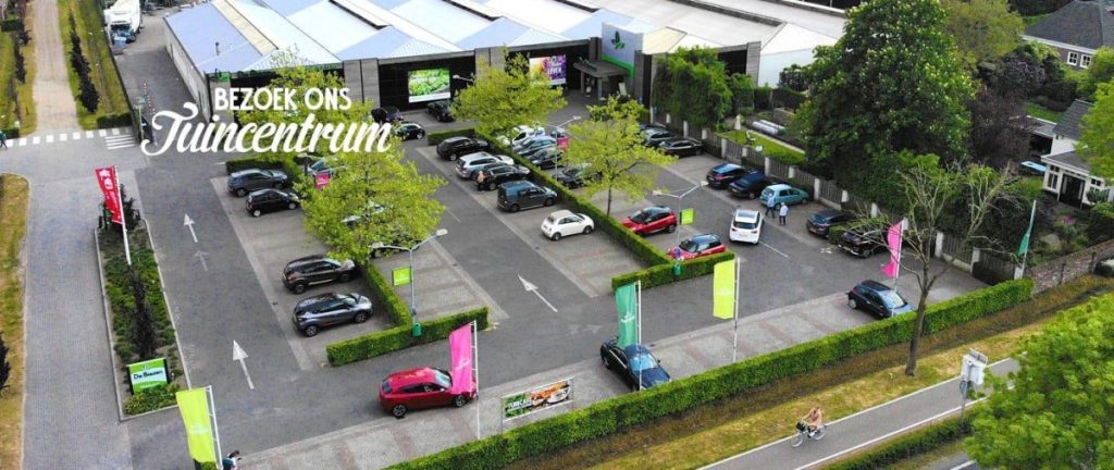 Tuincentrum Biezen showroom met tuinplanten, bloemen, tuinmeubels en accessoires voor tuinliefhebbers in Nuenen