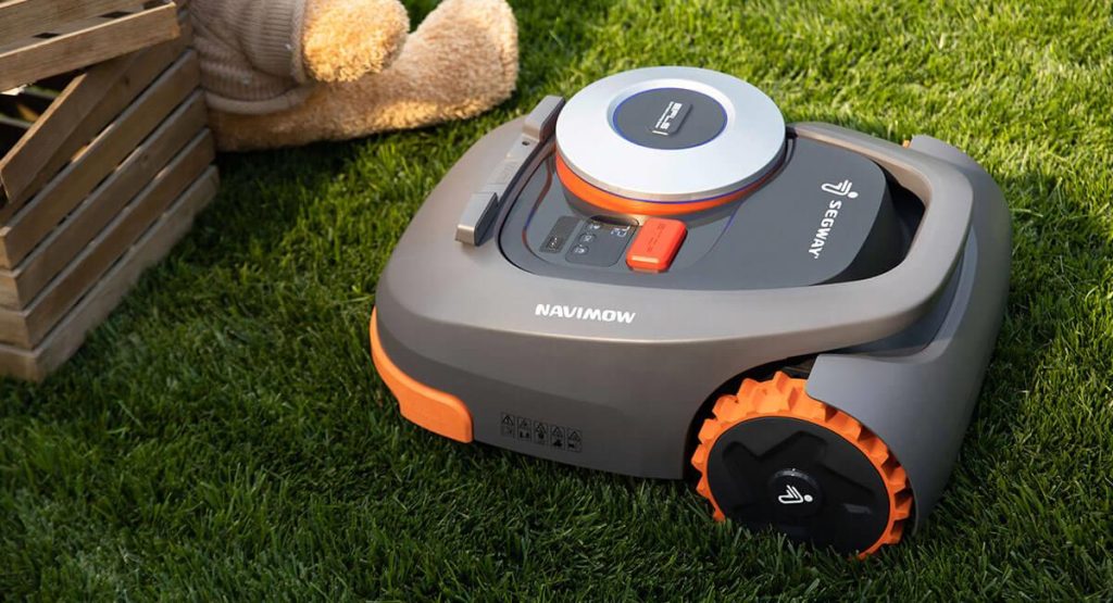Vergelijking van virtuele begrenzing en perimeterkabel systemen voor robotmaaiers in de tuin