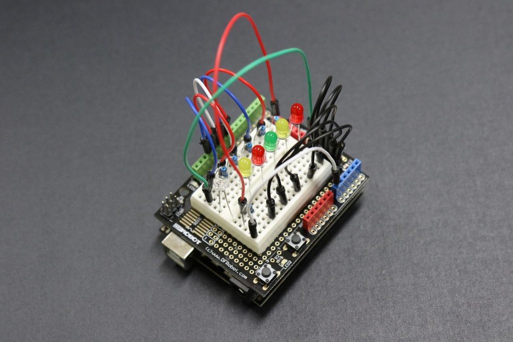 Elektronica innovatie in Emmen: revolutionaire tech-beweging met digitale nomaden en tech-enthousiastelingen in bruisende inn